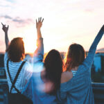 Aliquam eleifend arcu in dui tincidunt pharetra People waving